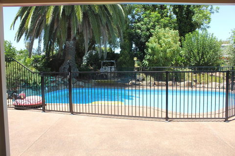 Jacaranda Hideaway Bed & Breakfast - Dalby Accommodation 9