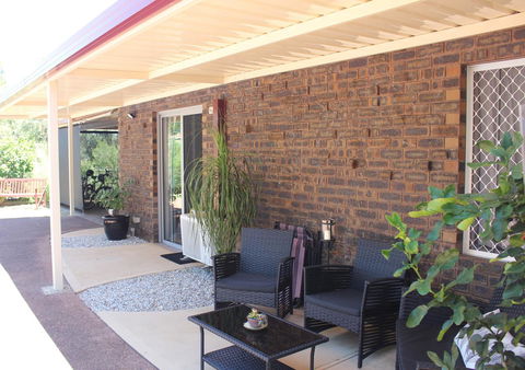 Jacaranda Hideaway Bed & Breakfast - Dalby Accommodation 12