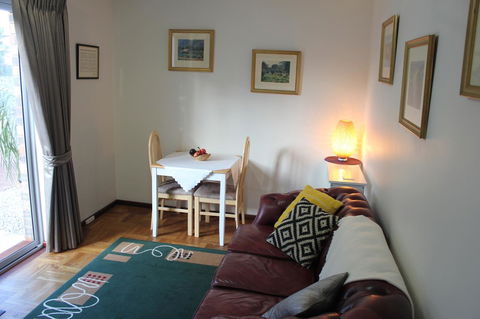 Jacaranda Hideaway Bed & Breakfast - Dalby Accommodation 3