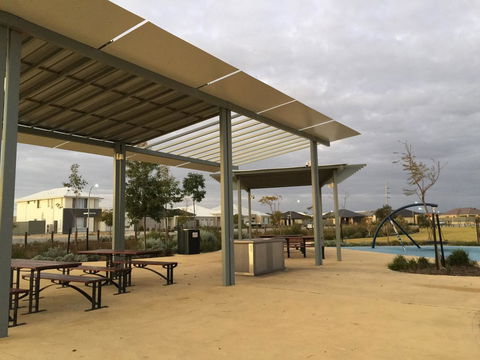 Rainbow Dream House - Dalby Accommodation 29