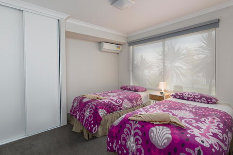 Rainbow Dream House - Dalby Accommodation 14