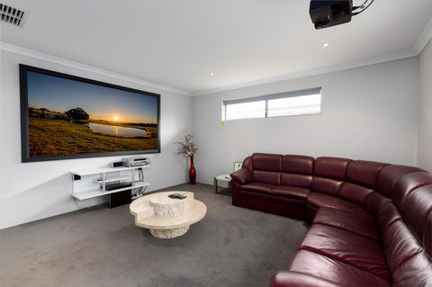 Rainbow Dream House - Dalby Accommodation 3