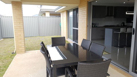 Rainbow Dream House - Dalby Accommodation 24