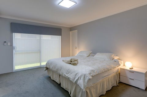 Rainbow Dream House - Dalby Accommodation 6