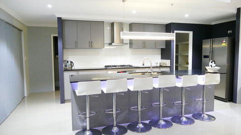 Rainbow Dream House - Dalby Accommodation 2