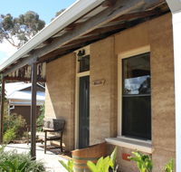 Hotham Ridge Winery and Cottages - Dalby Accommodation