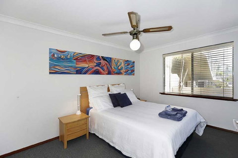 Beachfront @ Scarbs - Dalby Accommodation 9