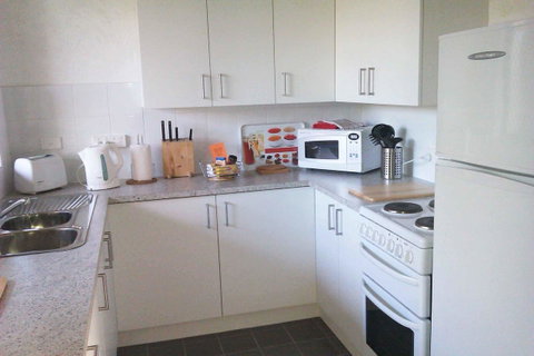 Kenata-Fairway Apartment Hotel - Dalby Accommodation 24
