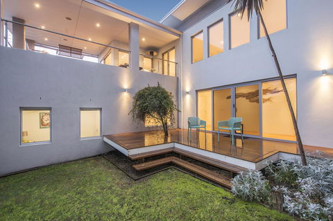 Calm Waters - Dalby Accommodation 2