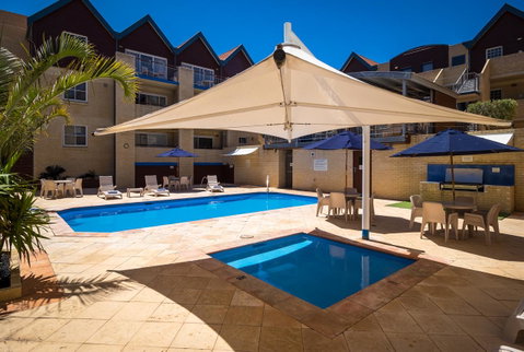 Hillarys Harbour Resort - Dalby Accommodation 2