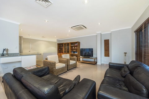 Perth Luxury Accommodation - Dalby Accommodation 43
