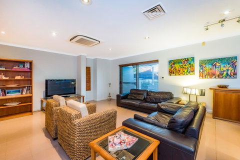 Perth Luxury Accommodation - Dalby Accommodation 9