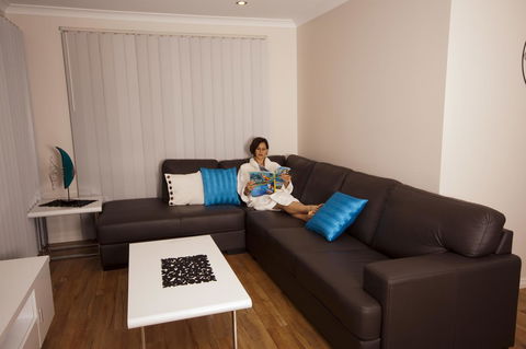 Cape Villas - Dalby Accommodation 1