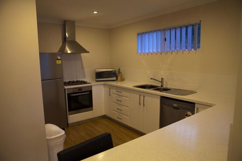Cape Villas - Dalby Accommodation 23