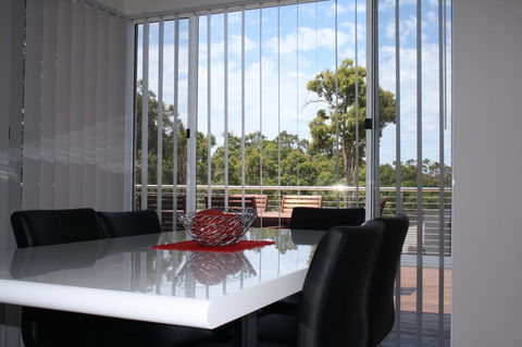 Cape Villas - Dalby Accommodation 24