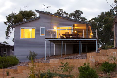 Cape Villas - Dalby Accommodation 25