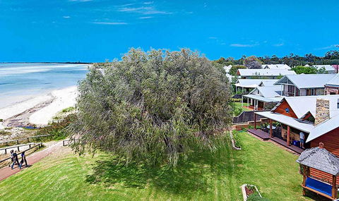 Beach House Dunsborough - Dalby Accommodation 1