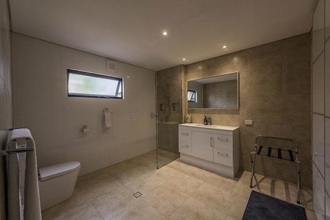 Beach House Dunsborough - Dalby Accommodation 7