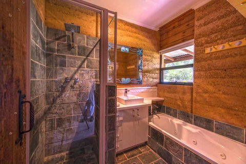 Beach House Dunsborough - Dalby Accommodation 19