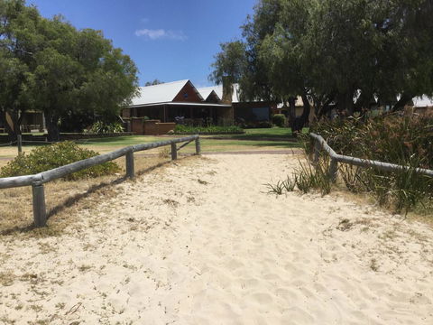 Beach House Dunsborough - Dalby Accommodation 17