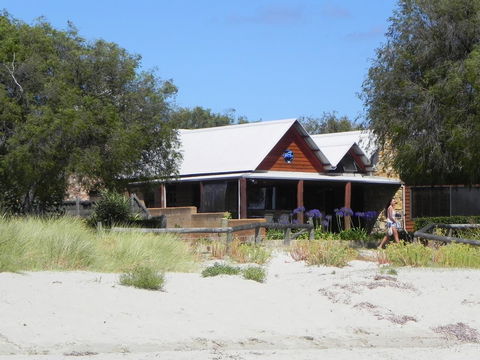 Beach House Dunsborough - Dalby Accommodation 9
