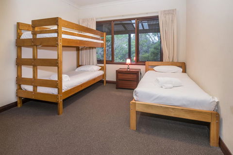 53 Martina Drive - Dalby Accommodation 24
