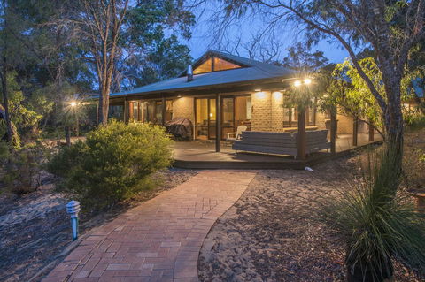 53 Martina Drive - Dalby Accommodation 3