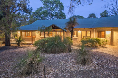 53 Martina Drive - Dalby Accommodation 1