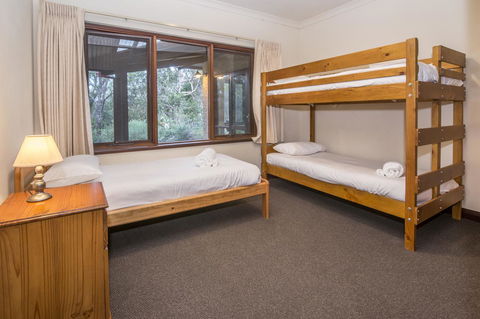 53 Martina Drive - Dalby Accommodation 25
