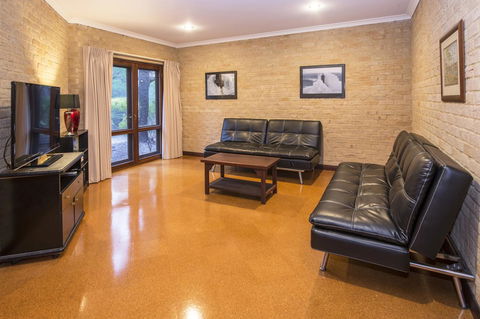53 Martina Drive - Dalby Accommodation 26