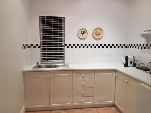 Two Sisters Chalets - Dalby Accommodation 11