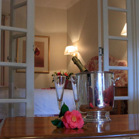 Two Sisters Chalets - Dalby Accommodation 26