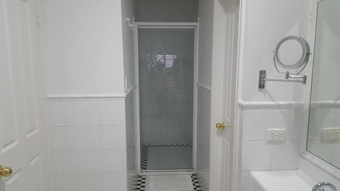 Two Sisters Chalets - Dalby Accommodation 5