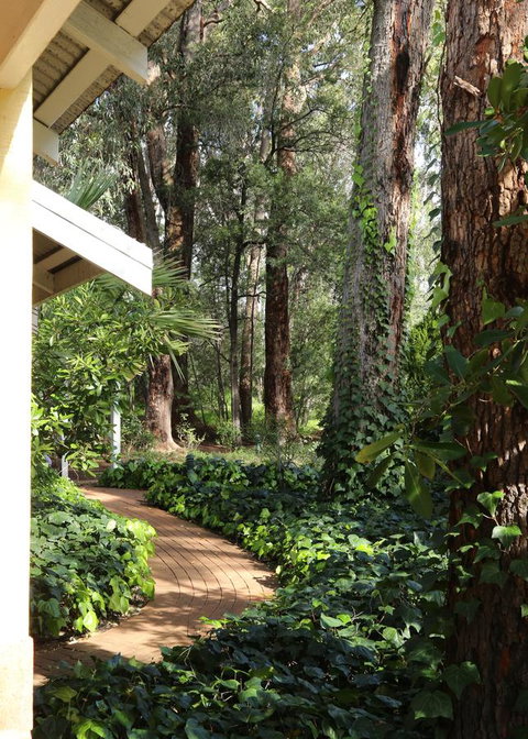 Two Sisters Chalets - Dalby Accommodation 25