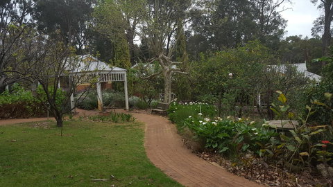 Two Sisters Chalets - Dalby Accommodation 14