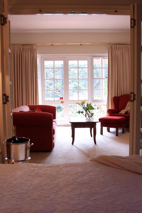 Two Sisters Chalets - Dalby Accommodation 16