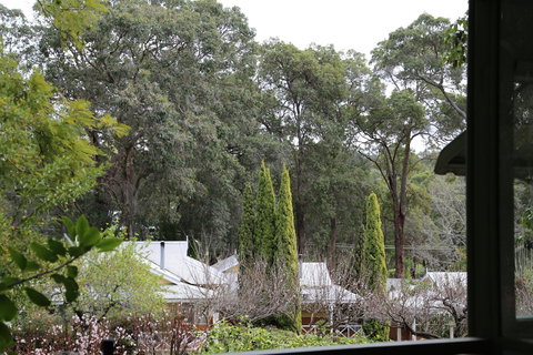 Two Sisters Chalets - Dalby Accommodation 18