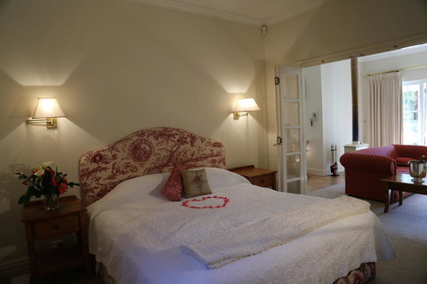 Two Sisters Chalets - Dalby Accommodation 22