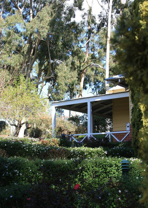 Two Sisters Chalets - Dalby Accommodation 23