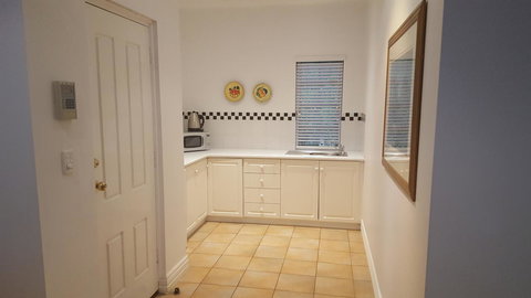 Two Sisters Chalets - Dalby Accommodation 3