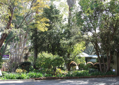 Two Sisters Chalets - Dalby Accommodation 0