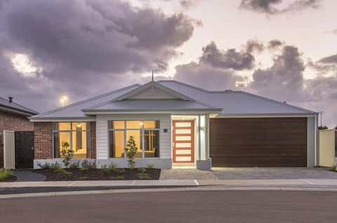 15 Cabot Close - Dalby Accommodation 0