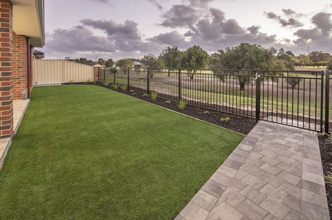 15 Cabot Close - Dalby Accommodation 24
