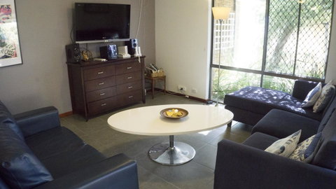 Relax, Bright & Airy Garden Villa - Dalby Accommodation 22