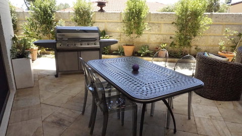 Relax, Bright & Airy Garden Villa - Dalby Accommodation 13