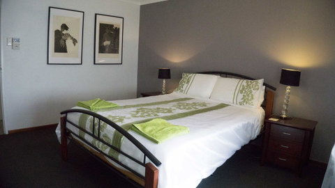 Relax, Bright & Airy Garden Villa - Dalby Accommodation 18