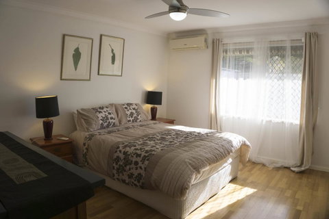Relax, Bright & Airy Garden Villa - Dalby Accommodation 3
