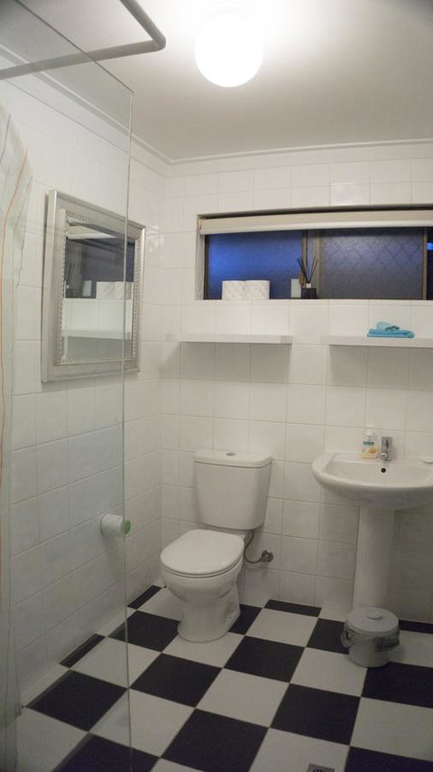 Relax, Bright & Airy Garden Villa - Dalby Accommodation 30