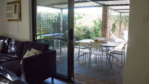 Relax, Bright & Airy Garden Villa - Dalby Accommodation 29