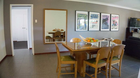 Relax, Bright & Airy Garden Villa - Dalby Accommodation 15